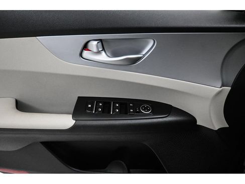 Used 2023 Kia Forte LXS FWD image 8