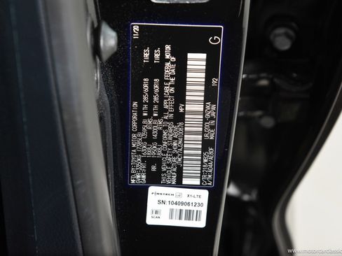 Used 2021 Toyota Land Cruiser Heritage Edition image 32