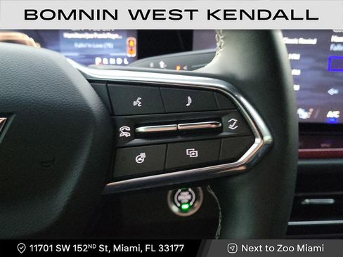 Used 2025 Chevrolet Traverse Z71 w/ Enhanced Driving Package image 19