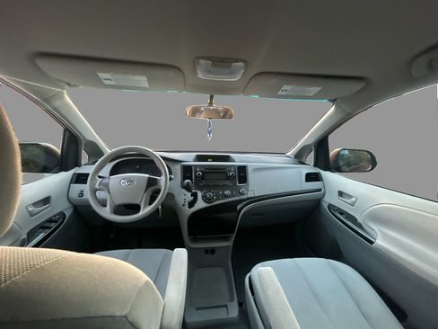 Used 2011 Toyota Sienna CE image 19