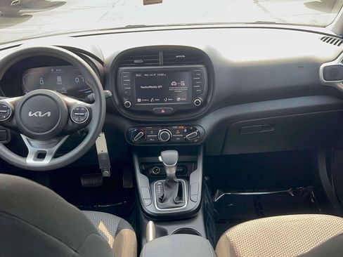 Used 2025 Kia Soul LX w/ LX Technology Package FWD image 21