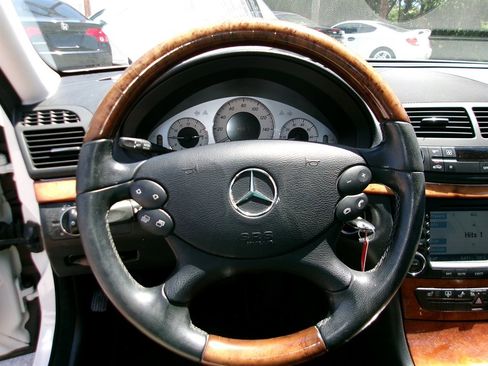 Used 2008 Mercedes-Benz E 350 4MATIC Sedan image 24