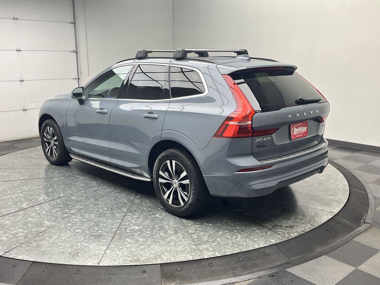 Used 2023 Volvo XC60 B5 Core AWD/4WD image 2