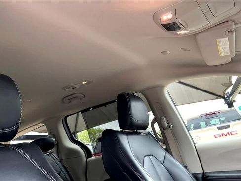 Used 2023 Chrysler Pacifica Touring-L image 14