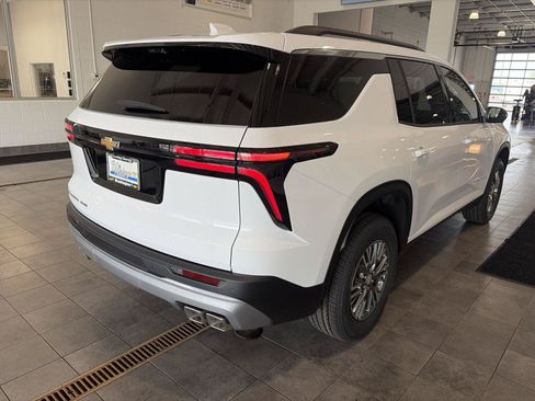 New 2026 Chevrolet Traverse LT w/ Driver Confidence Package AWD/4WD image 3