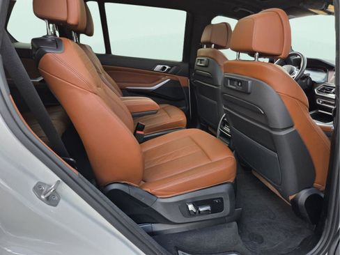 Used 2022 BMW X7 xDrive40i w/ M Sport Package AWD/4WD image 22