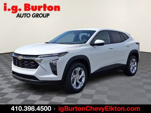 New 2026 Chevrolet Trax LS w/ LS Convenience Package FWD image 2