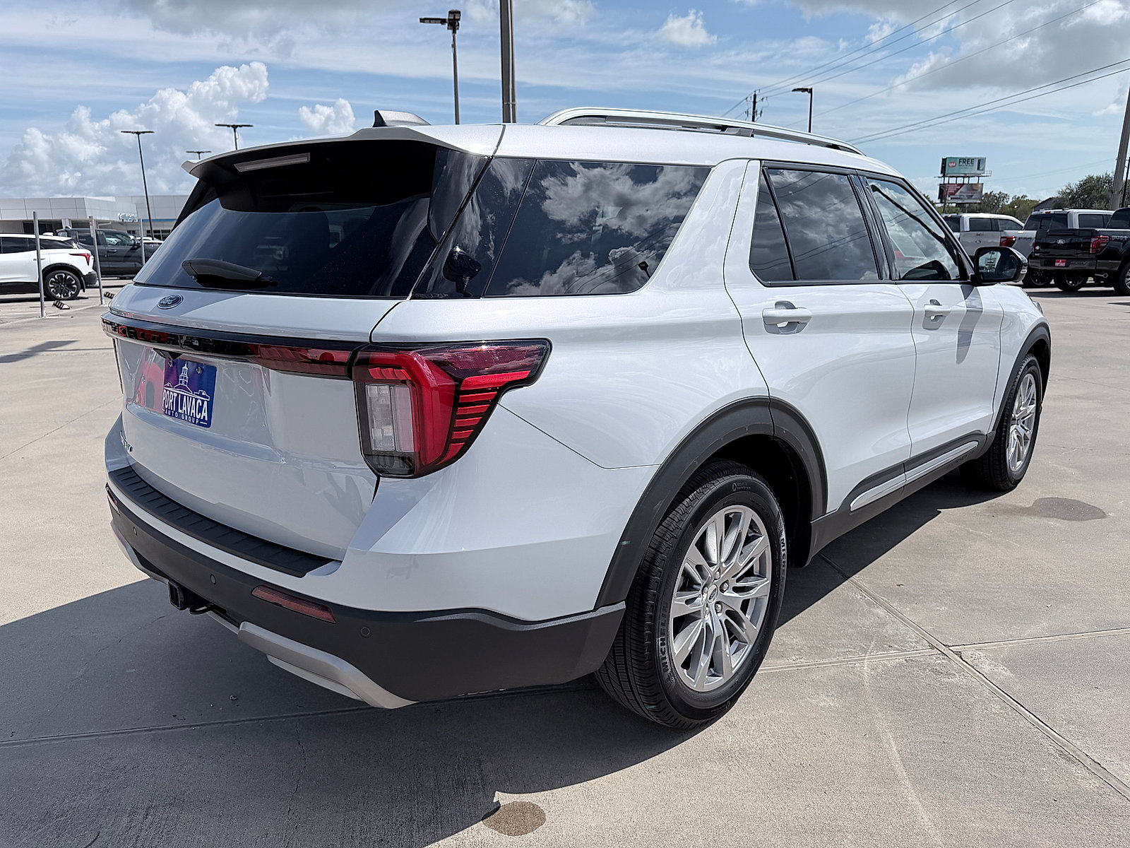 Used 2026 Ford Explorer Platinum RWD image 7