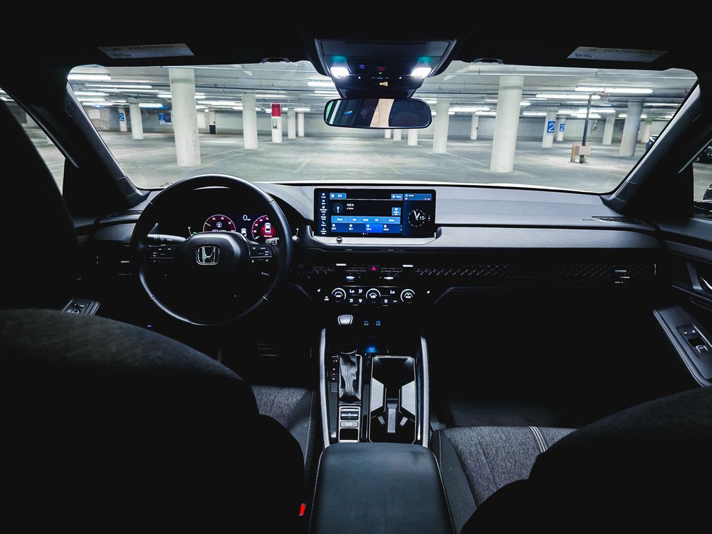 Used 2025 Honda Accord Sport image 3