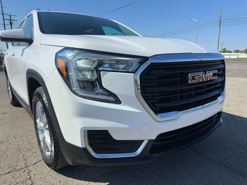 Used 2023 GMC Terrain SLE w/ Driver Convenience Package image 14