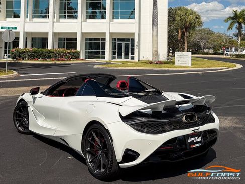 Used 2024 McLaren 750S Spider image 47