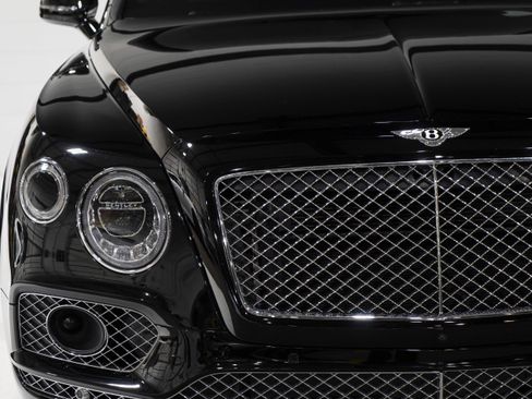 Used 2018 Bentley Bentayga Activity AWD/4WD image 30
