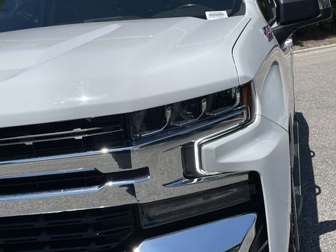 Used 2022 Chevrolet Silverado 1500 LT w/ Z71 Off-Road Package AWD/4WD image 5