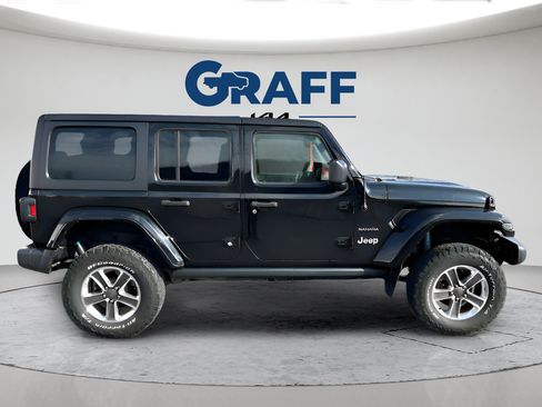 Used 2018 Jeep Wrangler Unlimited Sahara w/ Uconnect 4C Nav & Sound Group AWD/4WD image 6