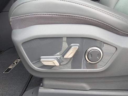 Used 2024 Kia EV9 Light Long Range RWD image 11