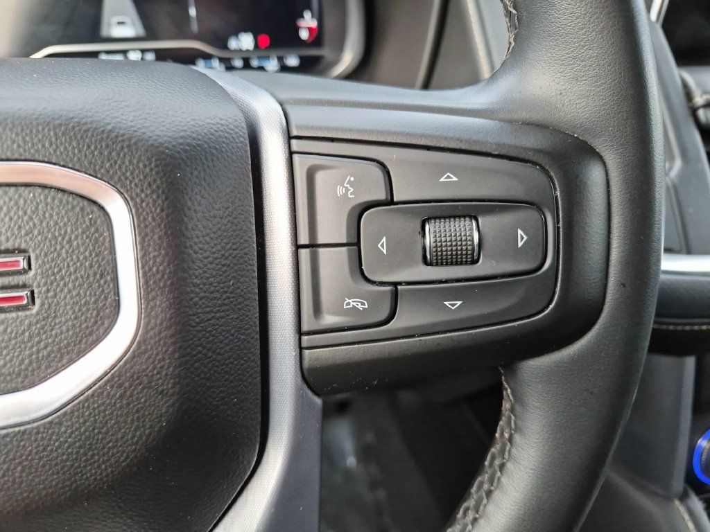 Used 2023 GMC Yukon SLT AWD/4WD image 16