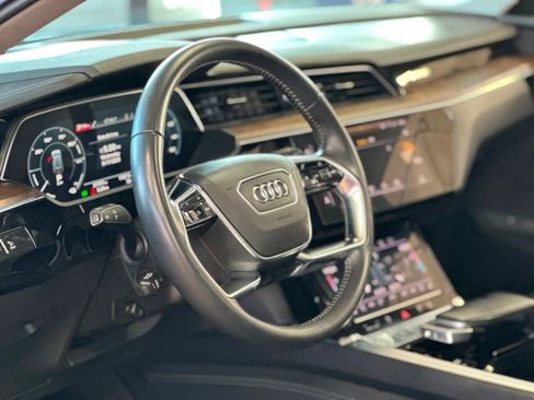 Used 2019 Audi e-tron Prestige w/ Prestige Package image 18