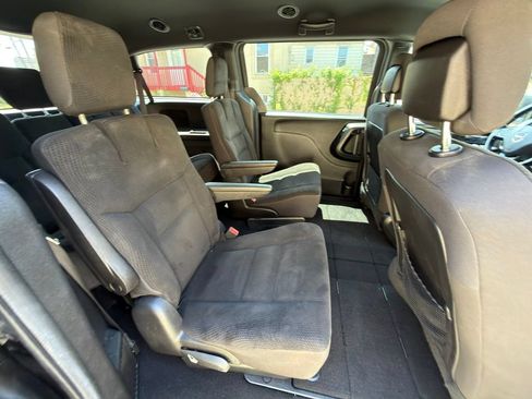 Used 2019 Dodge Grand Caravan SE FWD image 20