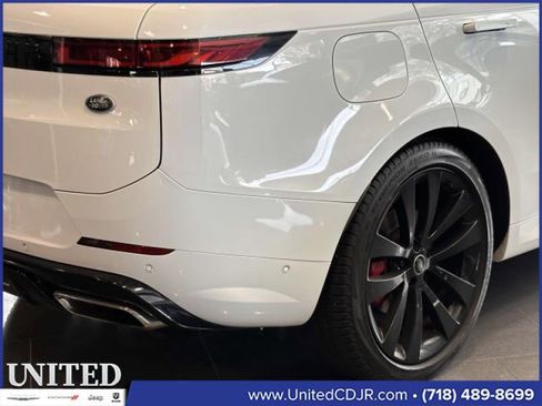 Used 2023 Land Rover Range Rover Sport SE Dynamic image 10