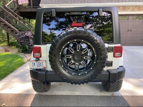 Used 2017 Jeep Wrangler Unlimited Sahara w/ Dual Top Group AWD/4WD image 6
