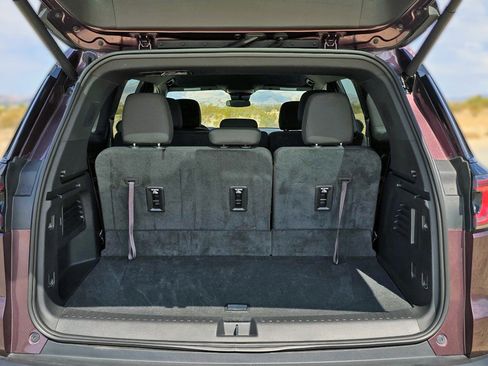 Used 2025 GMC Acadia Elevation image 5