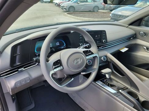 New 2025 Hyundai Elantra SE image 23