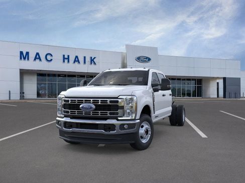 New 2026 Ford F350 XL w/ XL Chrome Package image 2