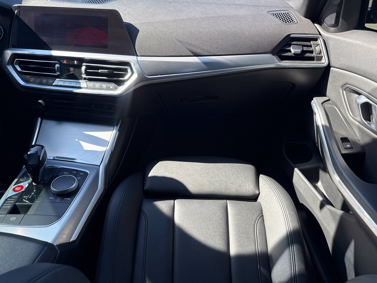 Used 2020 BMW 330i Sedan w/ M Sport Package RWD image 25