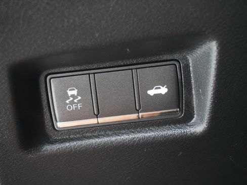 Used 2018 INFINITI Q60 3.0t Luxe RWD image 25