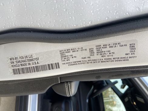 Used 2025 Jeep Grand Cherokee Altitude AWD/4WD image 33