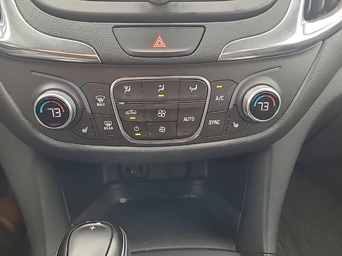 Used 2018 Chevrolet Equinox LT w/ Sun & Infotainment Package AWD/4WD image 16