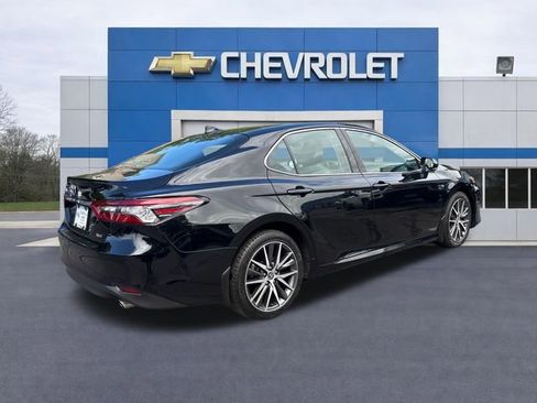 Used 2024 Toyota Camry XLE FWD image 7