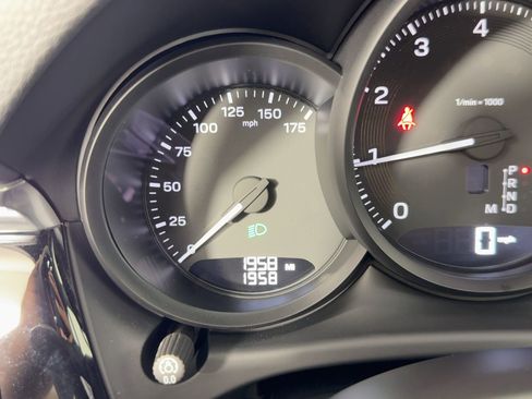 Certified 2025 Porsche Macan image 20