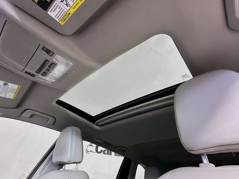 Used 2017 Toyota Highlander XLE image 27