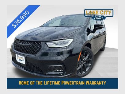 Used 2025 Chrysler Pacifica Limited