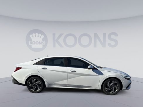 Certified 2025 Hyundai Elantra SEL FWD image 8