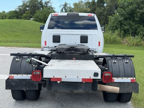 Used 2024 RAM 5500 Tradesman w/ Chrome Appearance Group RWD image 4