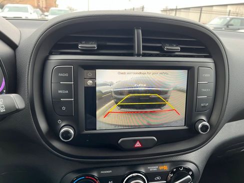 Used 2025 Kia Soul LX w/ LX Technology Package FWD image 24