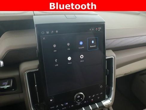 Used 2025 GMC Yukon Denali w/ Sun & Power Step Package image 27