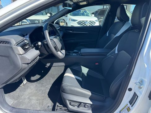 Used 2025 Toyota Camry SE image 13