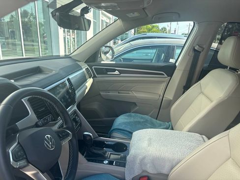 Used 2023 Volkswagen Atlas SE w/ Black Wheel Package FWD image 6