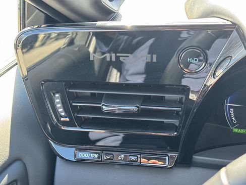 Used 2024 Toyota Mirai w/ Advanced Technology Package image 31