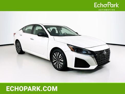 Used 2024 Nissan Altima 2.5 SV image 1