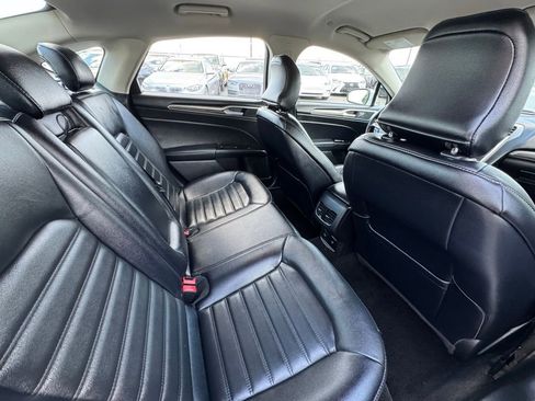 Used 2018 Ford Fusion SE w/ Equipment Group 602A FWD image 13