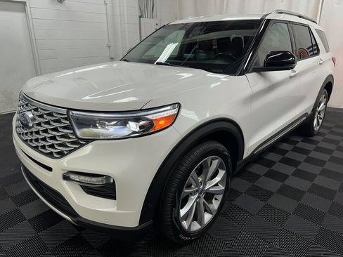 Used 2022 Ford Explorer Platinum w/ Class IV Trailer Tow Package AWD/4WD image 4