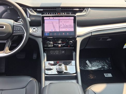 New 2025 Jeep Grand Cherokee Limited image 21