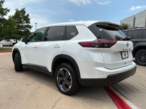 Used 2025 Nissan Rogue SV FWD image 8