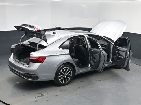 Used 2025 Volkswagen Jetta SE image 26