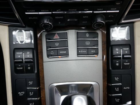 Used 2013 Porsche Panamera GTS image 18