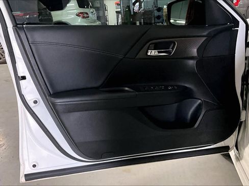 Used 2017 Honda Accord Sport image 23